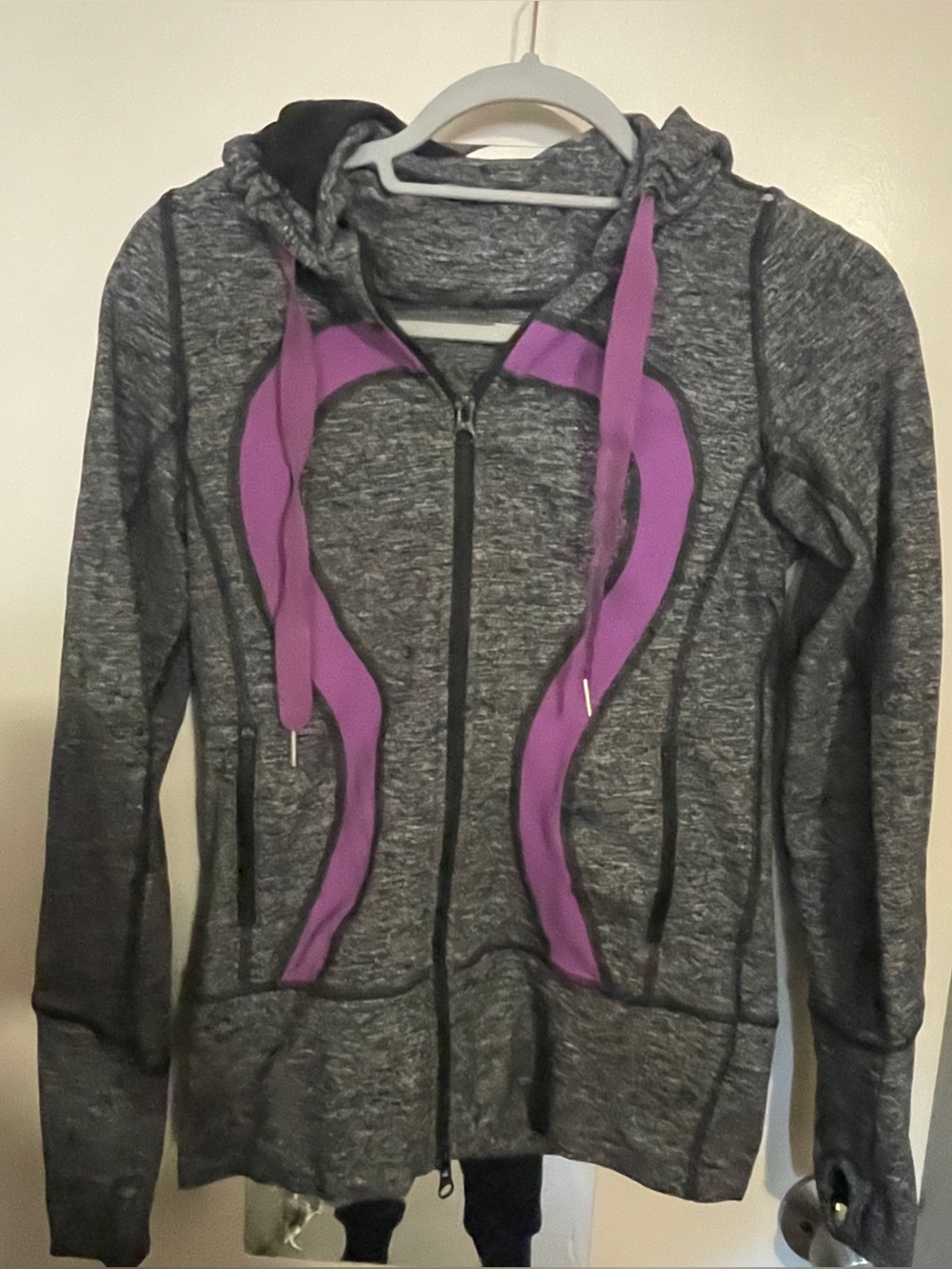 lululemon athletica Charcoal Gray Zip Hoodie w/Purple Trim size 4 (XS) Womens